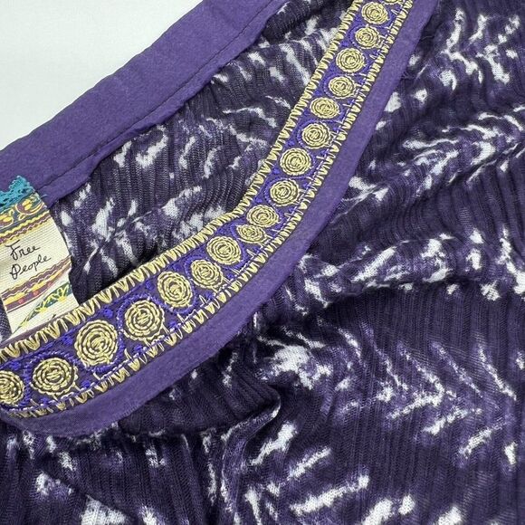 FREE PEOPLE Top Large Deep V-Neck Printed Ribbon Trim Purple Sheet - Picture 4 of 4